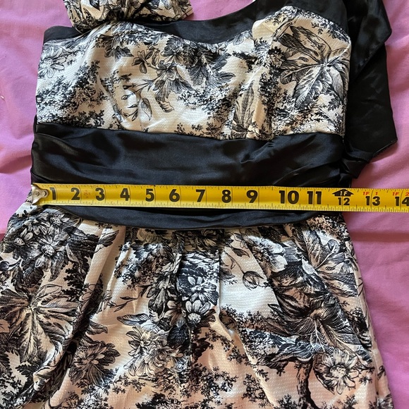 SUPER cute dress. Worn once - Picture 7 of 8